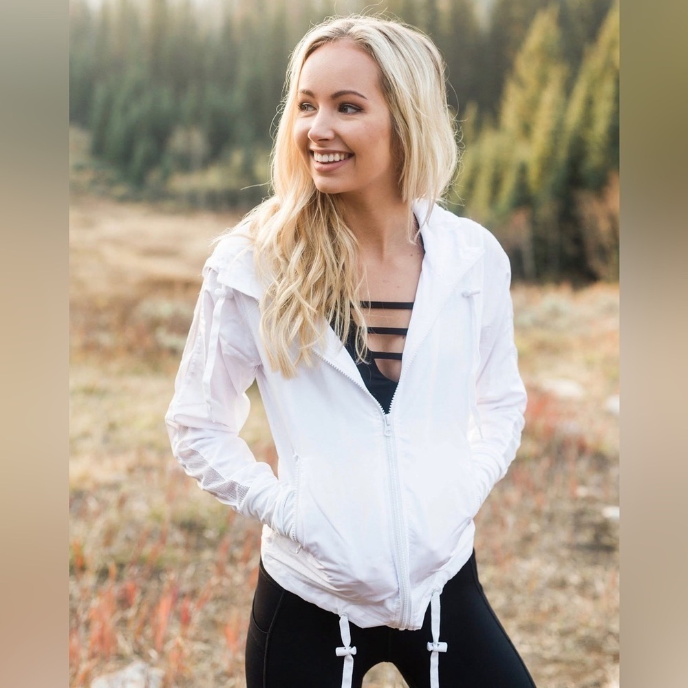 NWT - ZYIA ACTIVE - White Leopard Bomber Jacket with hood.Large - P2P 23.5"